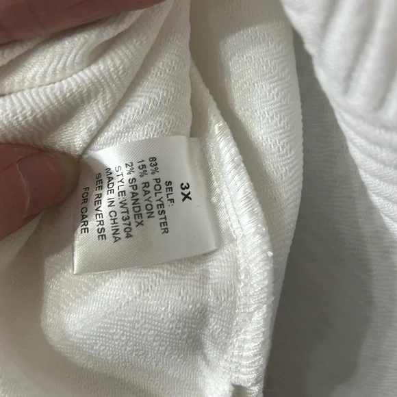 See N Be Seen white textured V-neck collared pullover 3x - Picture 8 of 8